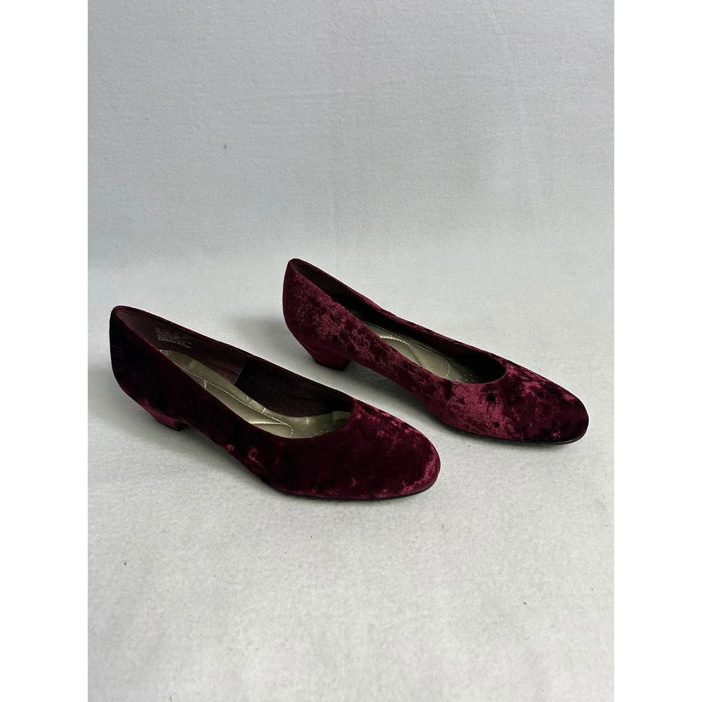 Holiday Velvet Soft Style Womens 10‎ Burgundy Wine Low Wedge Round Toe Pumps